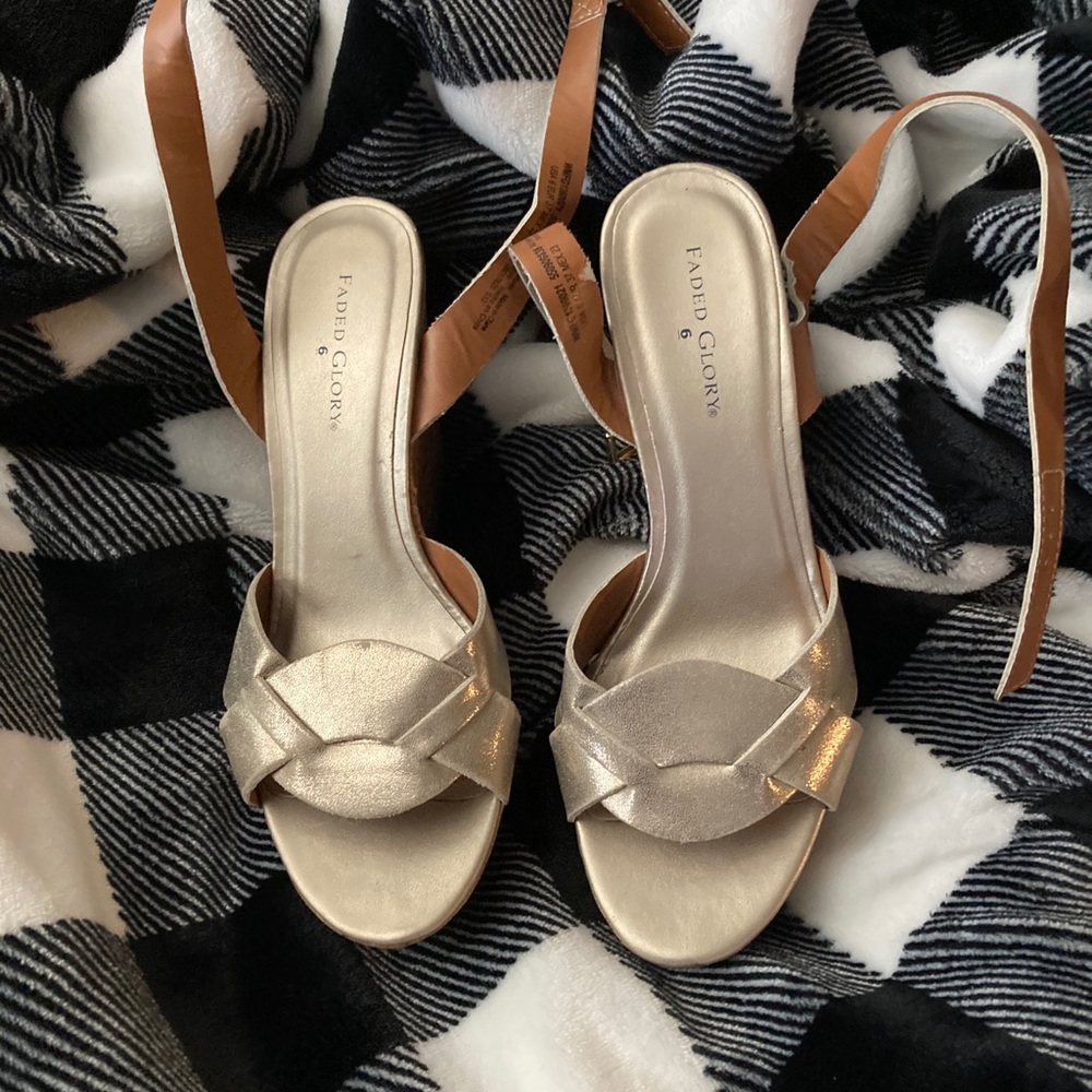 Gold Wedge Sandals Size 6